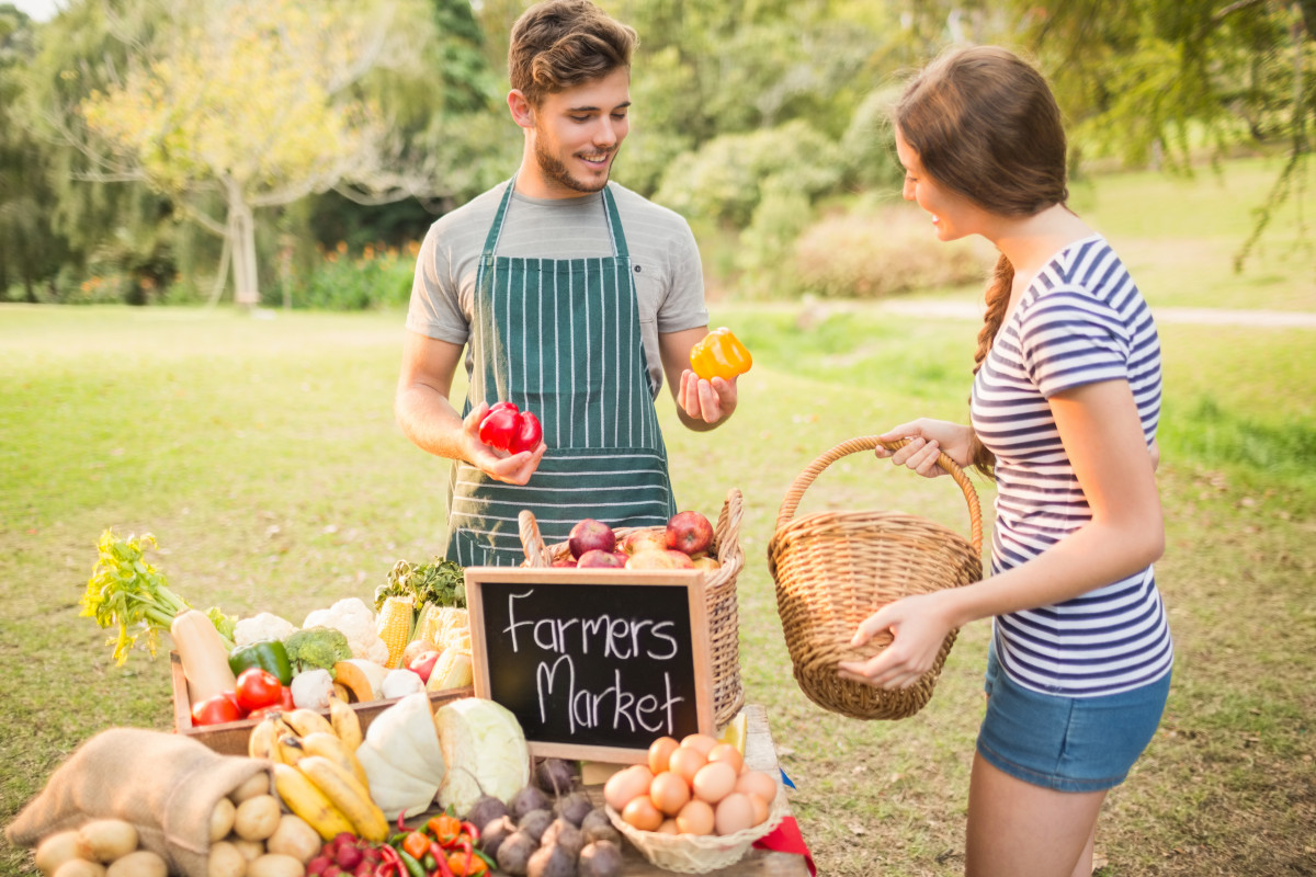 Weekly Farmers Market at Town Hall Now Every Thursday!